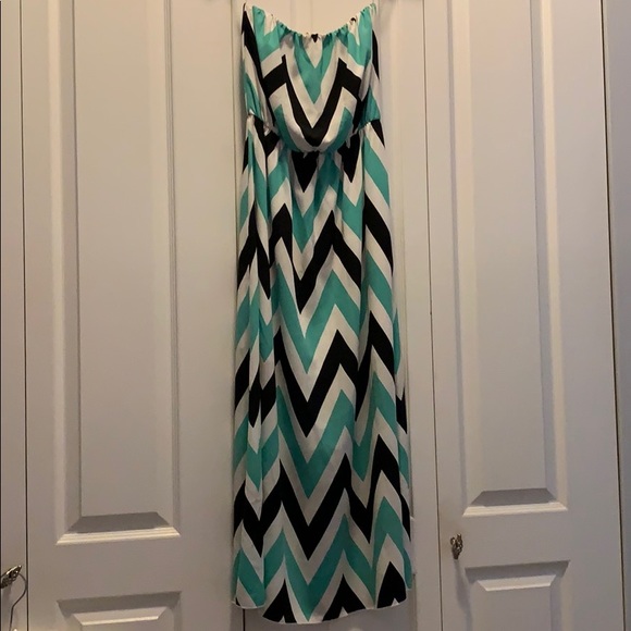 Chevron Maxi Dress - Picture 6 of 8
